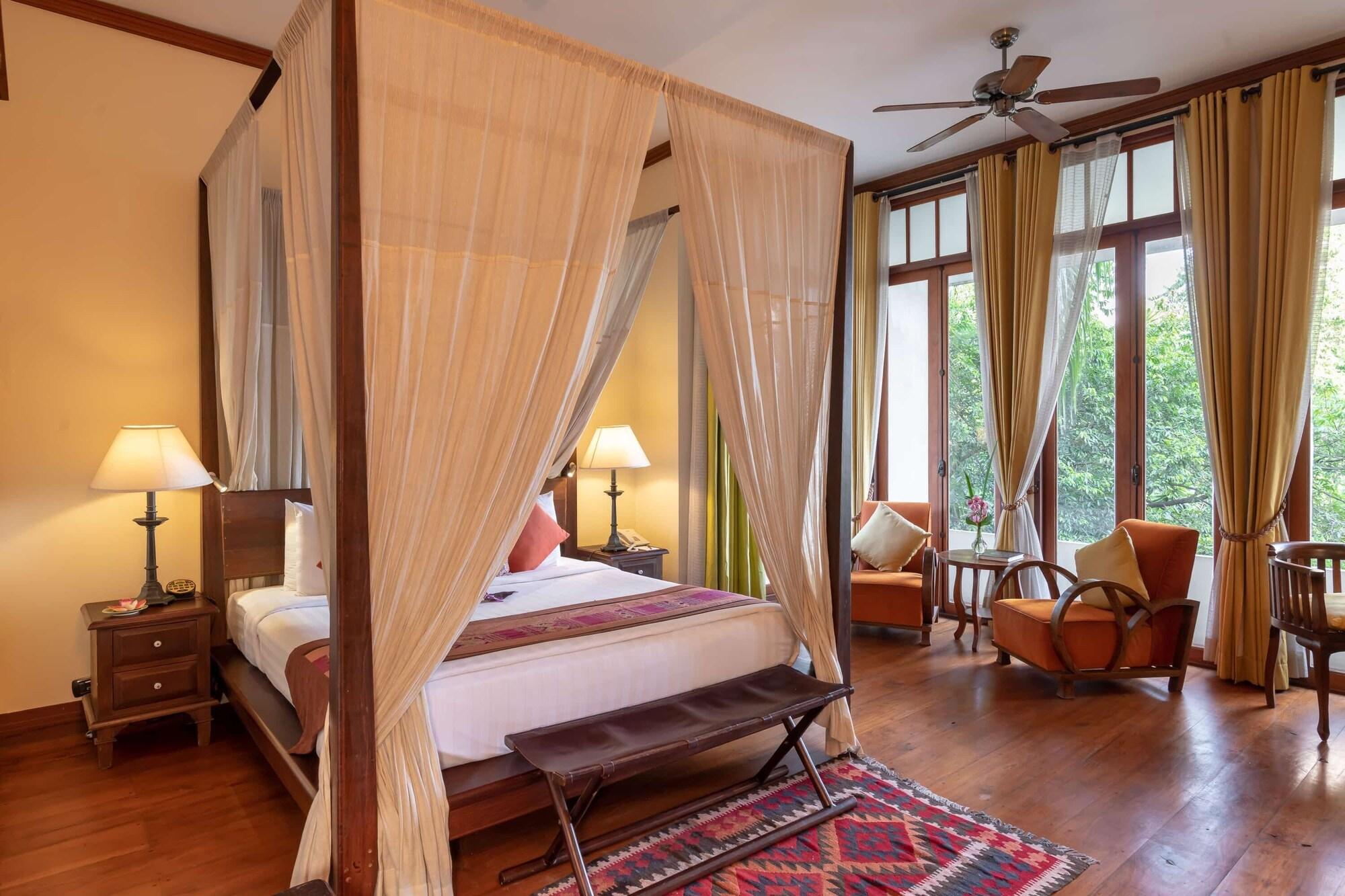 Ariyasom Villa Bangkok Exterior photo
