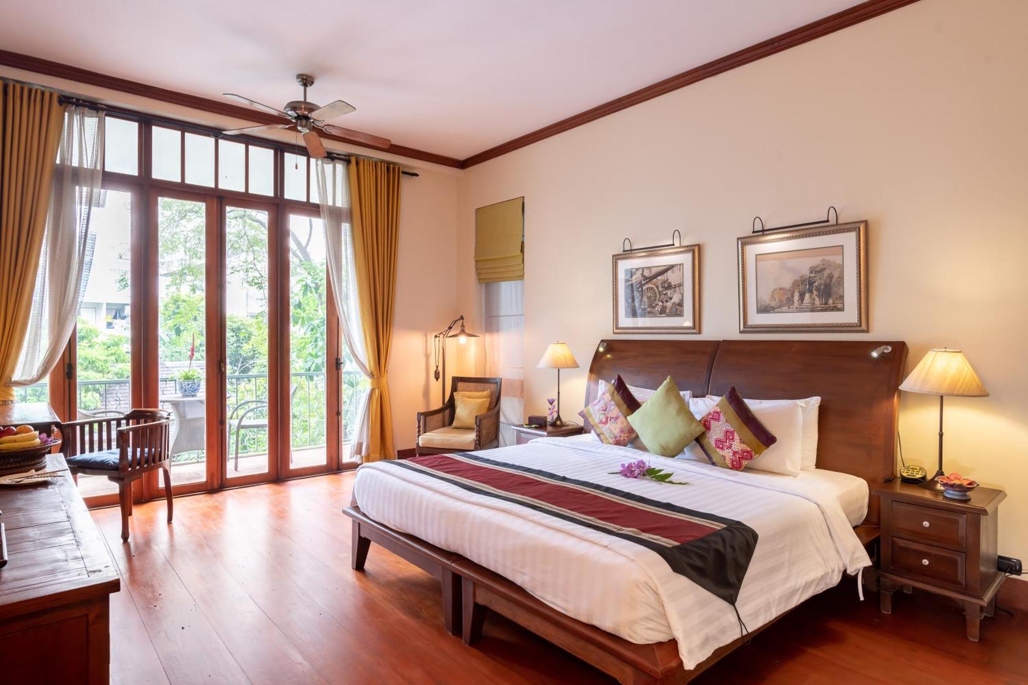 Ariyasom Villa Bangkok Exterior photo